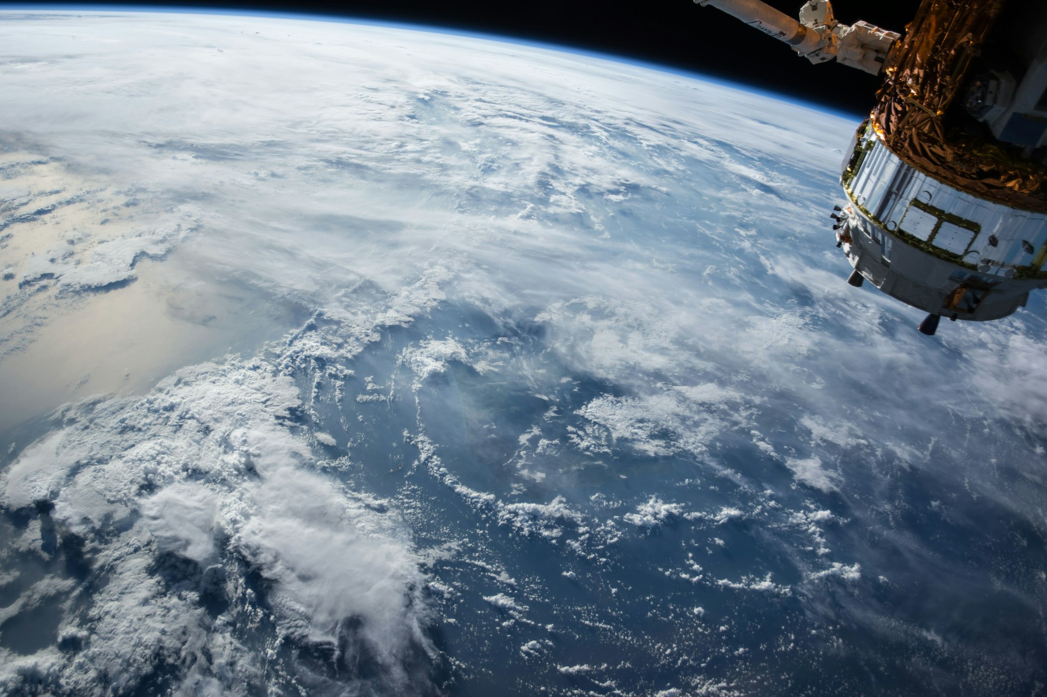 The Great Voyage of the Space Economy: LEO Satellites and the New Battlefield of Commercial Applications